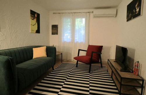 Apartments-Estate under the Paintbrush - Photo 20