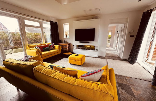 Luxury Adult-only 2-bedroom Bungalow With Hot Tub - Foto 2