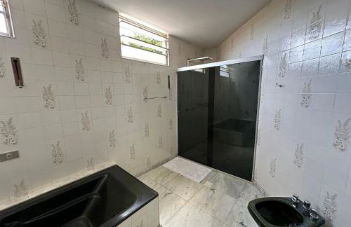 Quarto Elegante - Casa com piscina no Centro - Foto 47