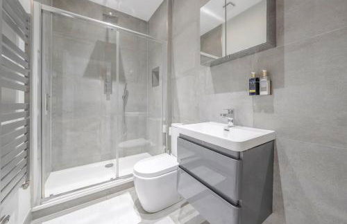 Stylish 3-floor 3bed home with garden near river - Foto 39