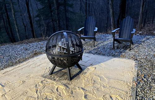 Romantic Getaway or Family Vacay with Mountain Views & Hot Tub - Foto 43