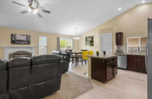 Remodeled, Charming Retreat on the City's Doorstep - Foto 17