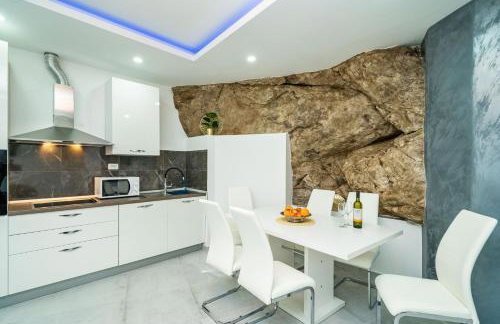 Hidden Gem Apartment - Photo 7