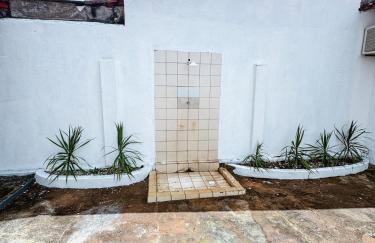 Casa de bairro tranquilo 1 a 10 pessoas com ótima localização e vigia de rua - Foto 4