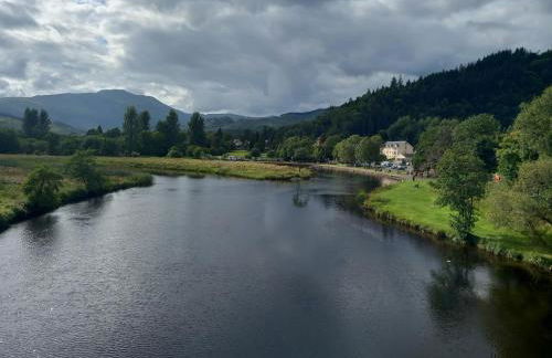 Stunning Village Centre Holiday Home - Photo 25