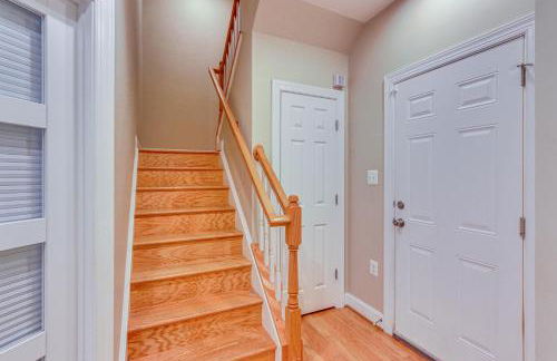 Modern 3BR Townhome | 3 Mi to Dulles and Reston TC - Foto 21