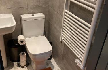 Central Sheffield 3BED 3BATH IV Pent-Apartment - Photo 41