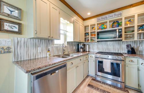 Charming Surf City Beach House - Walk to Ocean! - Foto 11