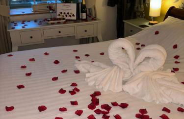 Romantic Cottage with Wood-fired Hot tub and Outdoor Pizza Oven - Foto 13