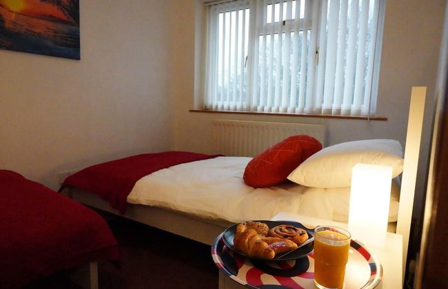 Captivating 4-bed House in Milton Keynes - Foto 8