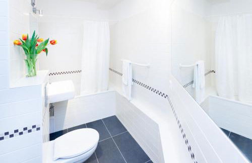 The Maybach - rooftop living XBerg, 1BR, 1 living room, group & family friendly, 2 - 4 Guests - Foto 8