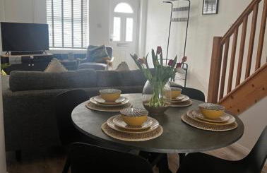 Modern 2 Bed House in Rainham, Kent - Central Location - Foto 19