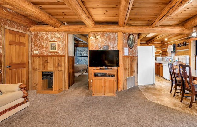 The Log Home Quintessential Log Cabin in Ynp! - Foto 7