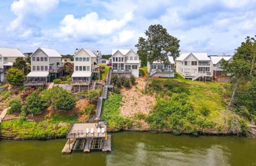 Waterfront Bliss Wheeler Lake Retreat with Dock! - Foto 1