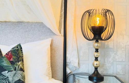 Top Floor Getaway with Cozy Canopy Bed - Foto 10