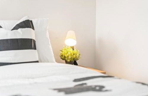 Modern 4-Bed, Parking, Pool Table, Sleeps 11 - Foto 21