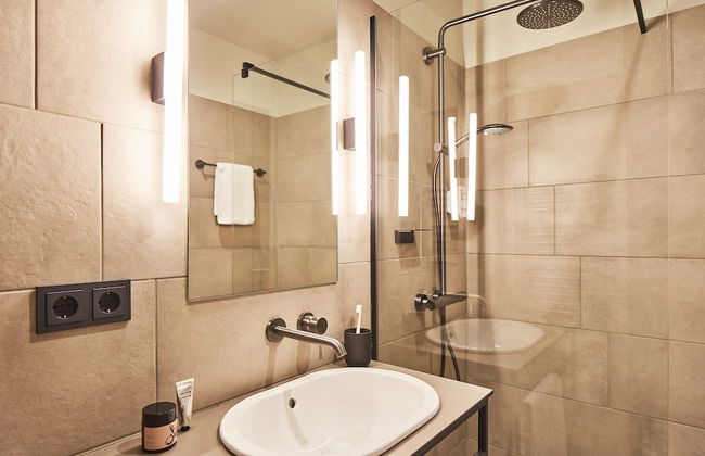 Hood House - Photo 50