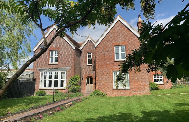 The Farmhouse - Sleeps 12 With Private Grounds - Foto 1