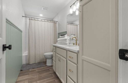 Luxe 4BR 2BTH l Pool & Grill l Central Location l Mountain View l Family Vacation l RV Site - Foto 18