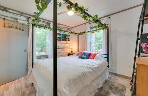 Lakefront Michigan Abode with Deck and Fire Pit! - Foto 12