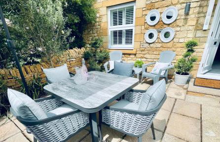 Cotswold Chic Retreats "Cloud Nine" Central Chipping Campden-Parking-Garden - Photo 24