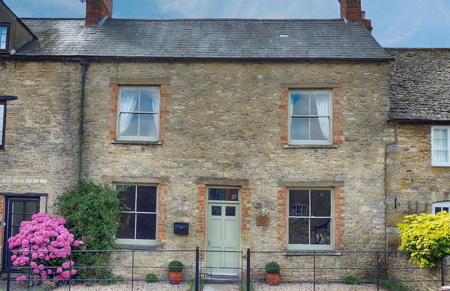 Rathbone Cottage - Photo 1