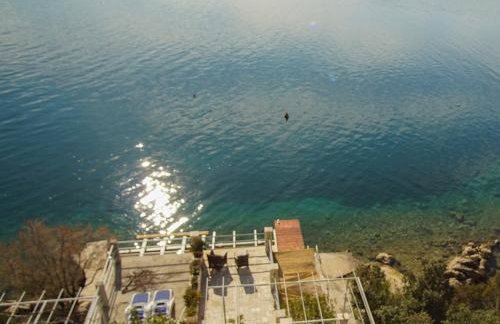 3 Bedroom Beach House with private sea access - Photo 15