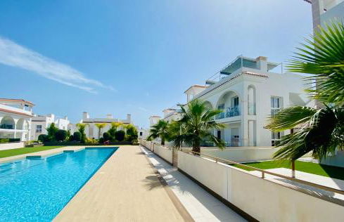 Fortuna Penthouse with roof terrace, AC and pool - Photo 33