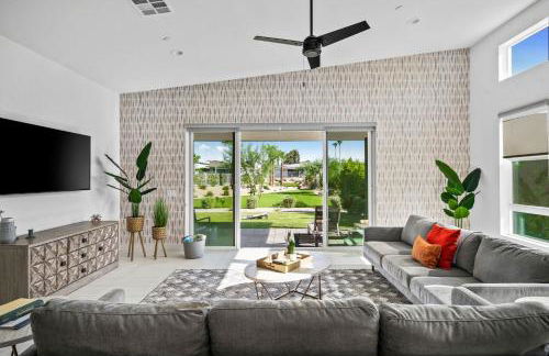 1 mi from Tennis Garden - Corn hole - Pool Access - Foto 3