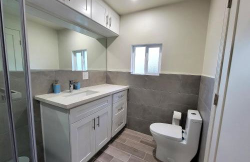 Modern 2BR Guest Suite w En-Suite Bathrooms 10 min to Rodeo Drive Near Kaiser and Cedars hospitals - Foto 44
