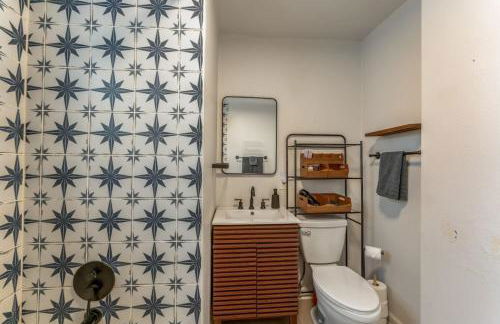 Central Denver Hangout with Huge Backyard - Foto 22