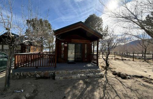 Cozy Mountain-Style Cabin with Scenic Sierra Nevada Views Near Lone Pine, California - Foto 10