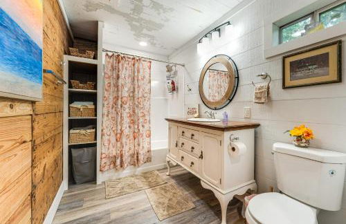 Walk to Boat Ramp Newly Remodeled Seadrift Home! - Foto 12