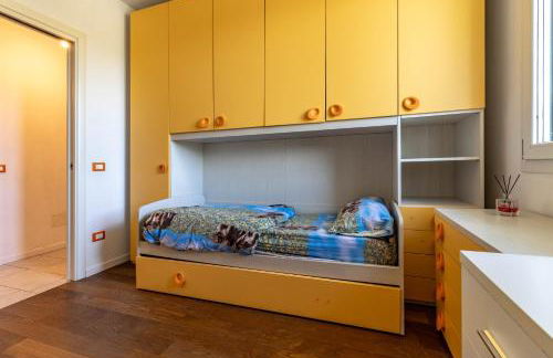 Airport Marco Polo -free park- - Photo 6