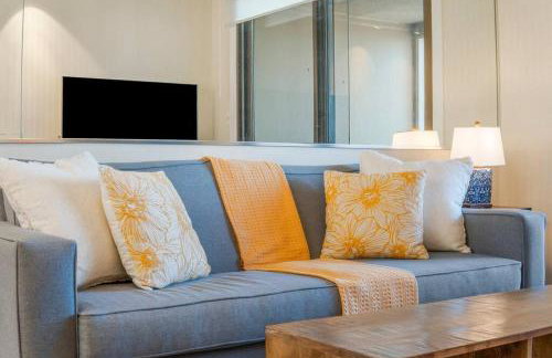 Fun cozy beach retreat! Steps to beach, heated pool & pickleball - Foto 7