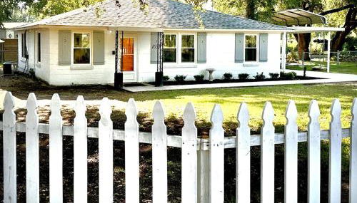 White Picket Fence - EV Charger! - Foto 1