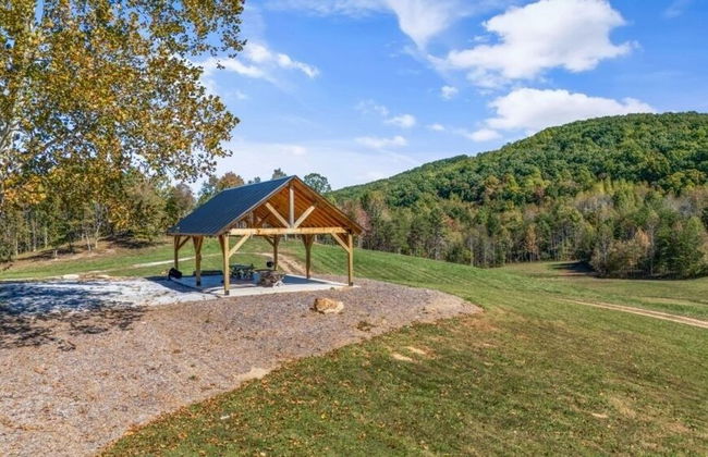 Ruby's Retreat - 2 Bedrooms, 1.5 Baths, Sleeps 8 by RedAwning - Foto 18