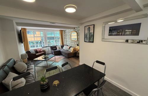 61 Moorfields city centre apartment sleeps 10 - Photo 27