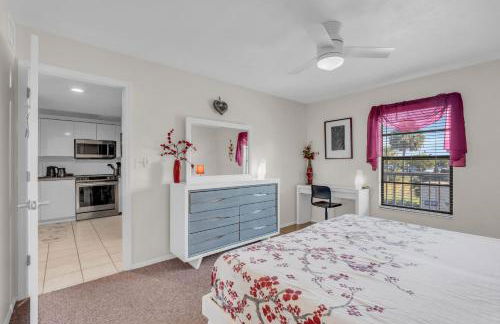 Second Floor With Lake and Fountain View - Photo 23