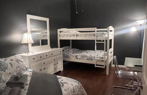 NY-NJ Tennis Suites - Sleeps 40 - 15 Mins to NYC - Foto 66