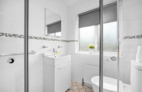 Stylish 3 Bedroom House - Parking - Garden - Great Barr - Netflix - Top Rated -121J - Foto 26