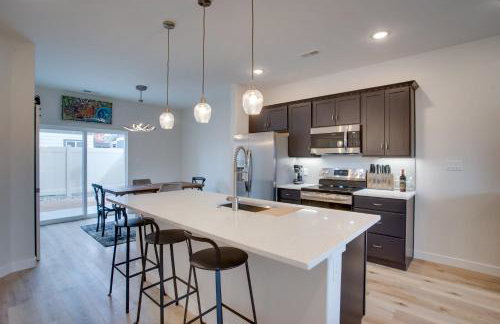 Modern Townhome ~ 3 Mi to Dtwn Grand Junction - Foto 6