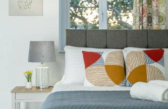 COZY 3 Bed House With Garden & Parking in Rochester, Kent Mins to Train Station, WiFi - Foto 23