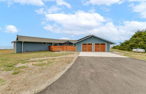 Walk to Beach Luxury Oceanfront Escape in Caspar - Photo 22