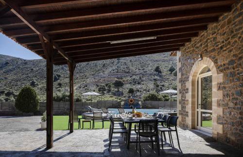 Villa Pasiphae - With Private Heated Pool - Photo 18