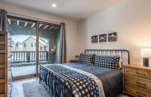 Newly Built Updated 3 Bed 2 and a half bath Creekhouse at Snowcrk Resort 1463 Amazing Mountain Views - Photo 43