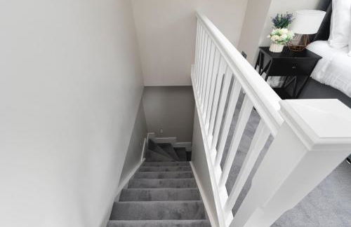 Skyvillion - COZY LARGE 4 & 1 Bed Apartments in London Enfield, Mins to Tube Station, Free Wi-Fi - Foto 51