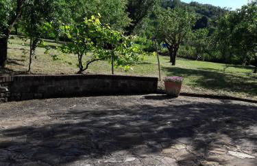 A fine 2 bedroom stone house in Emila - Photo 35