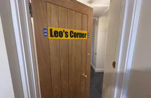 Eastcote London Retreat 3 min walk to Tube 30 min to central London , Free parking 3 cars, Private 1st Floor 2 Bedroom Suite 2 smart TVs with Fully Equipped Kitchen and Bathroom - Foto 10