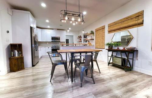 King Bed-Private Yard-Driveway Parking - Photo 17